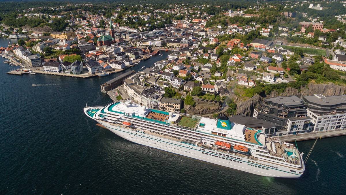 Cuise skip i Arendal - dronebilde