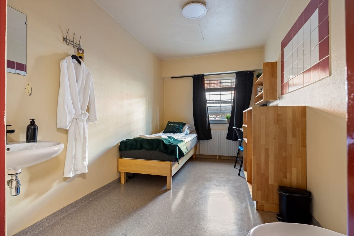 Enkeltrom i authentisk fengselscelle - Fengselshotellet Arendal