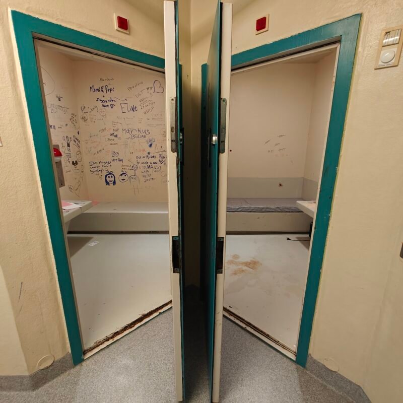 Forsøk deg på escape room hvor en true crime skal løses for å slippe ut igjen fra en av våre glattseller.