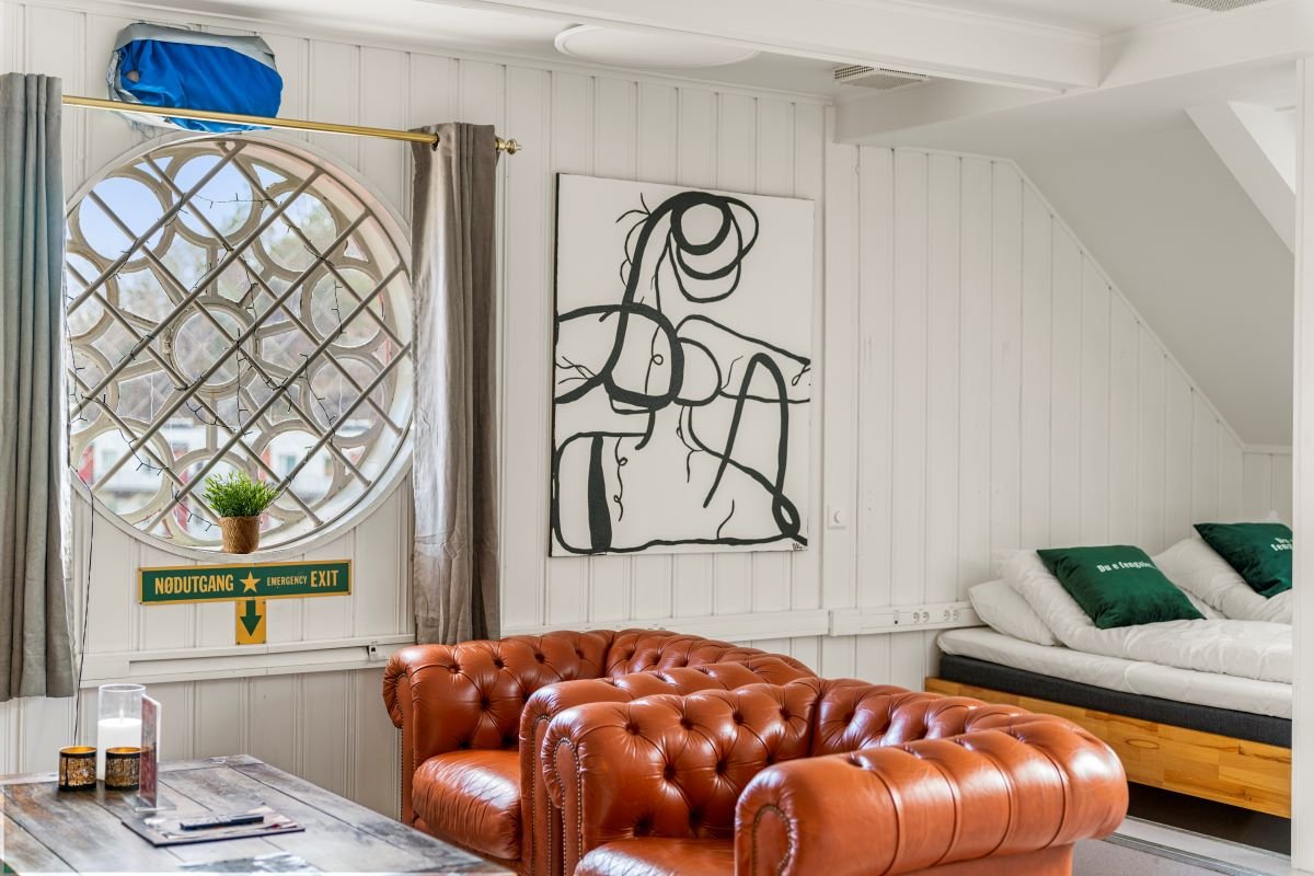 ToppLeilighet med kjøkken og sittegruppe - Fengselshotellet Arendal