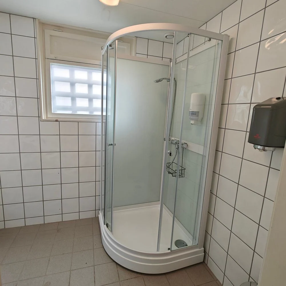 Privat dusjrom i felles bad